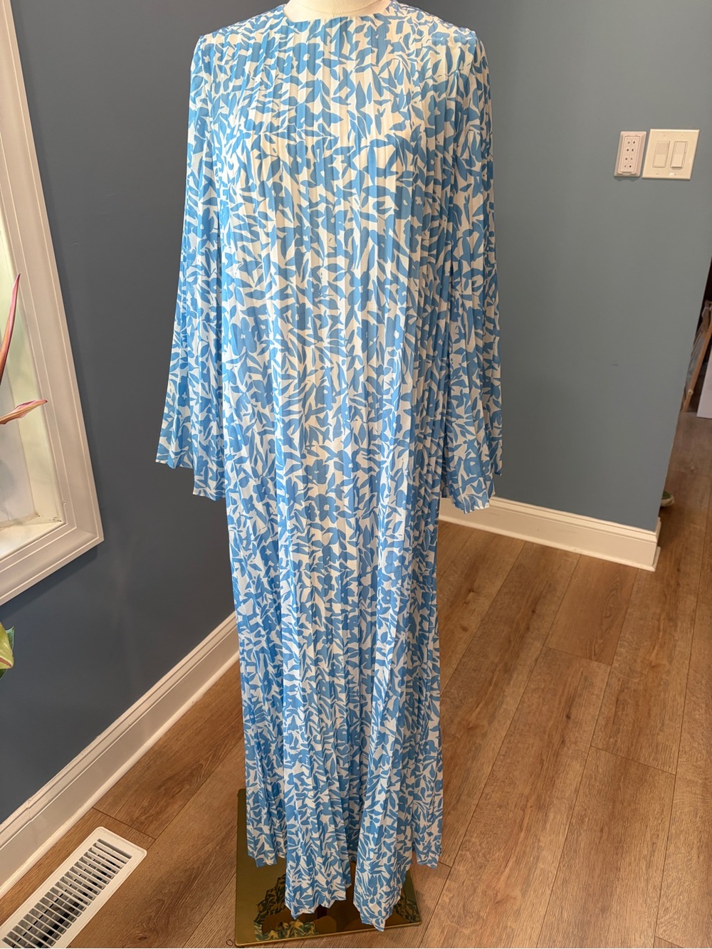 Veiled New York Blue White Floral Pleated Maxi Abaya Dress XS Regular